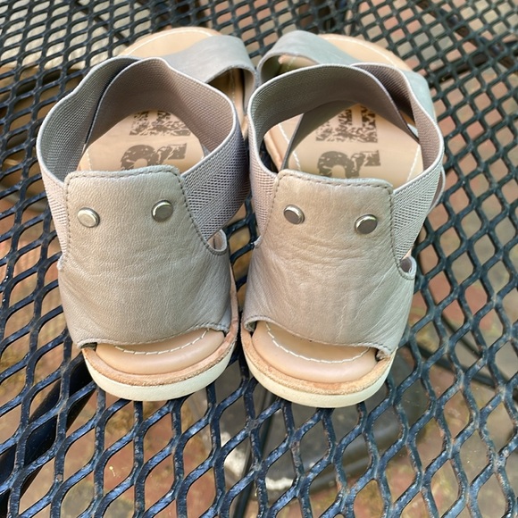 Sorel Grey wide strap sandal - Picture 3 of 4